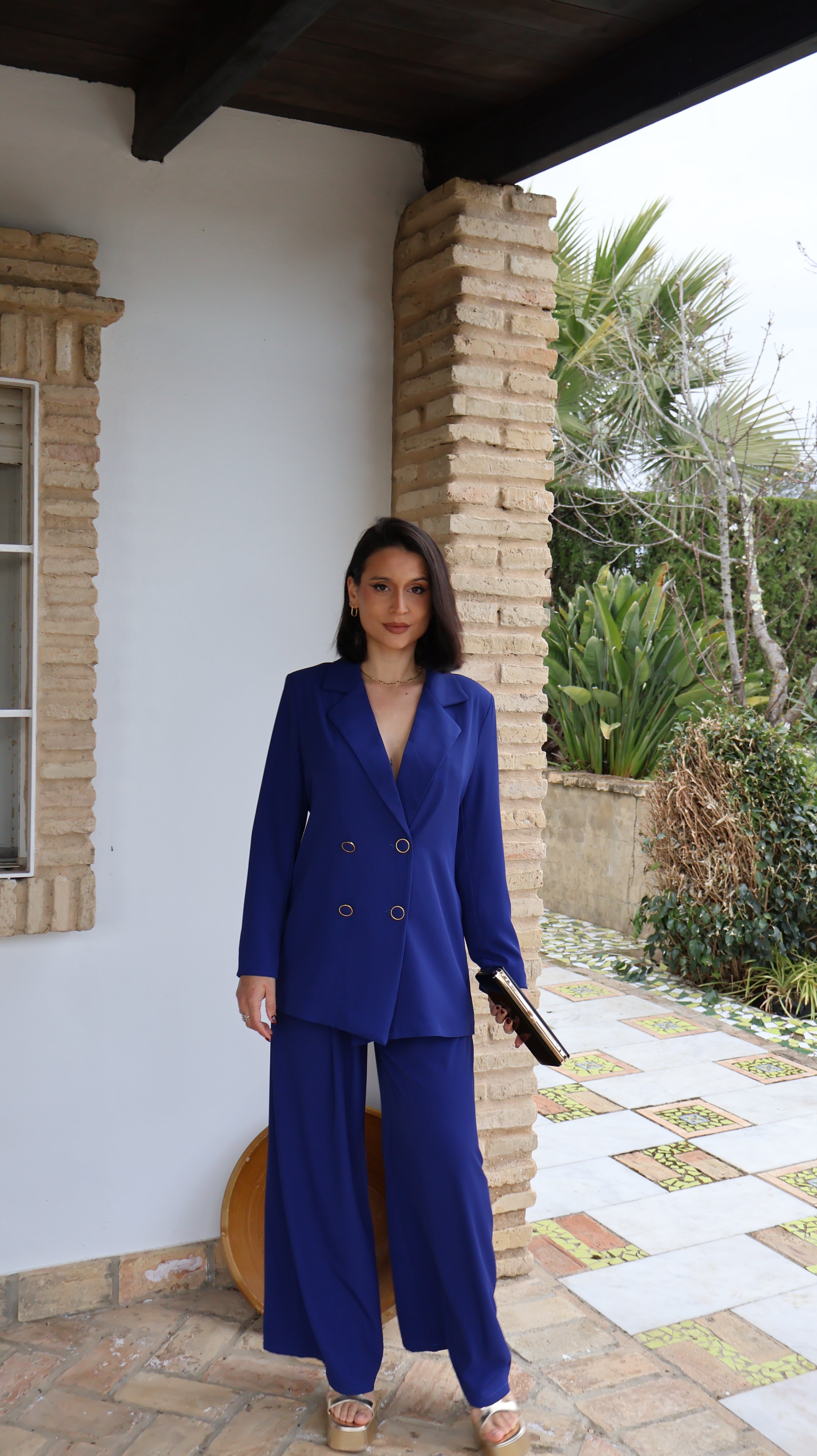 Traje azul añil