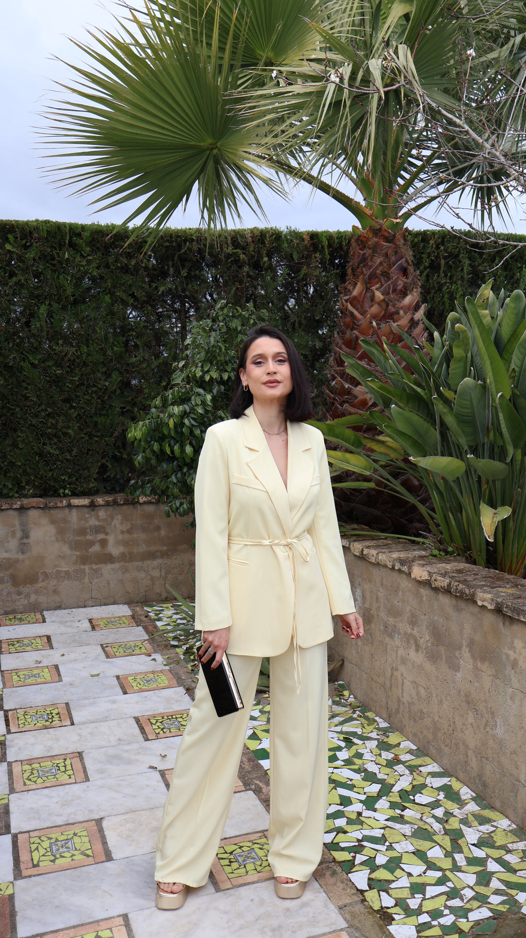 Traje mantequilla