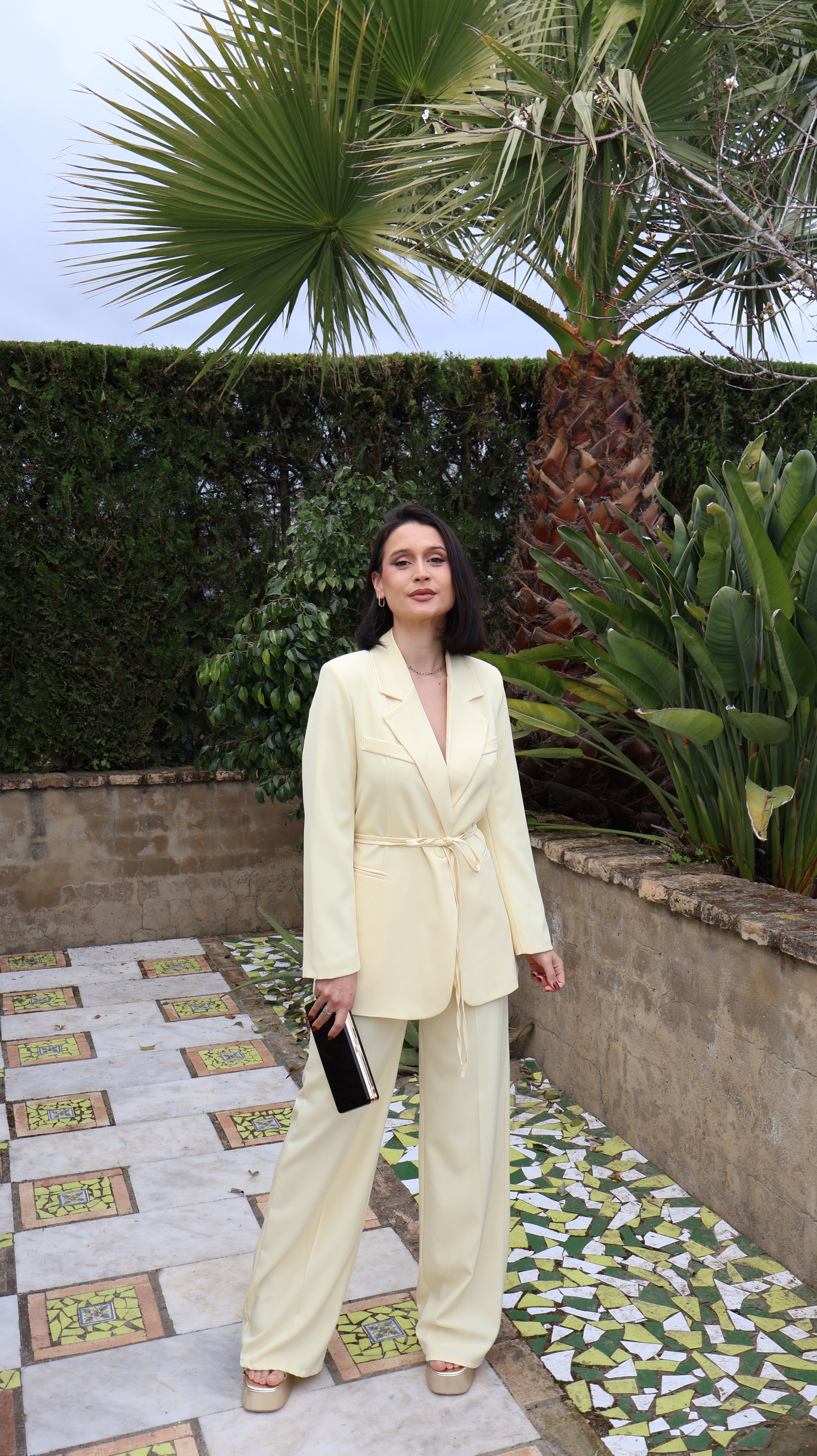Traje mantequilla