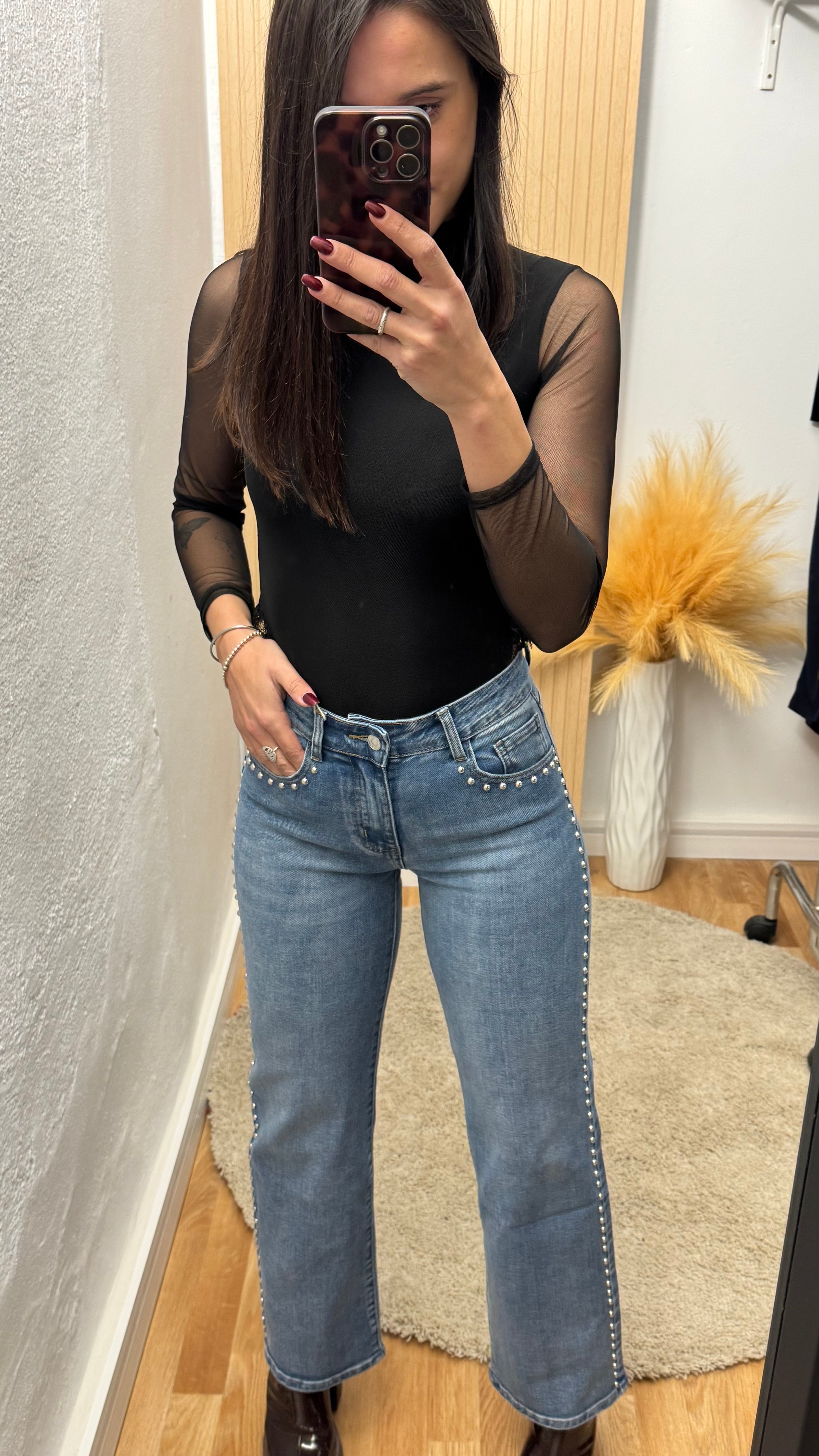 Vaquero tachuela lateral