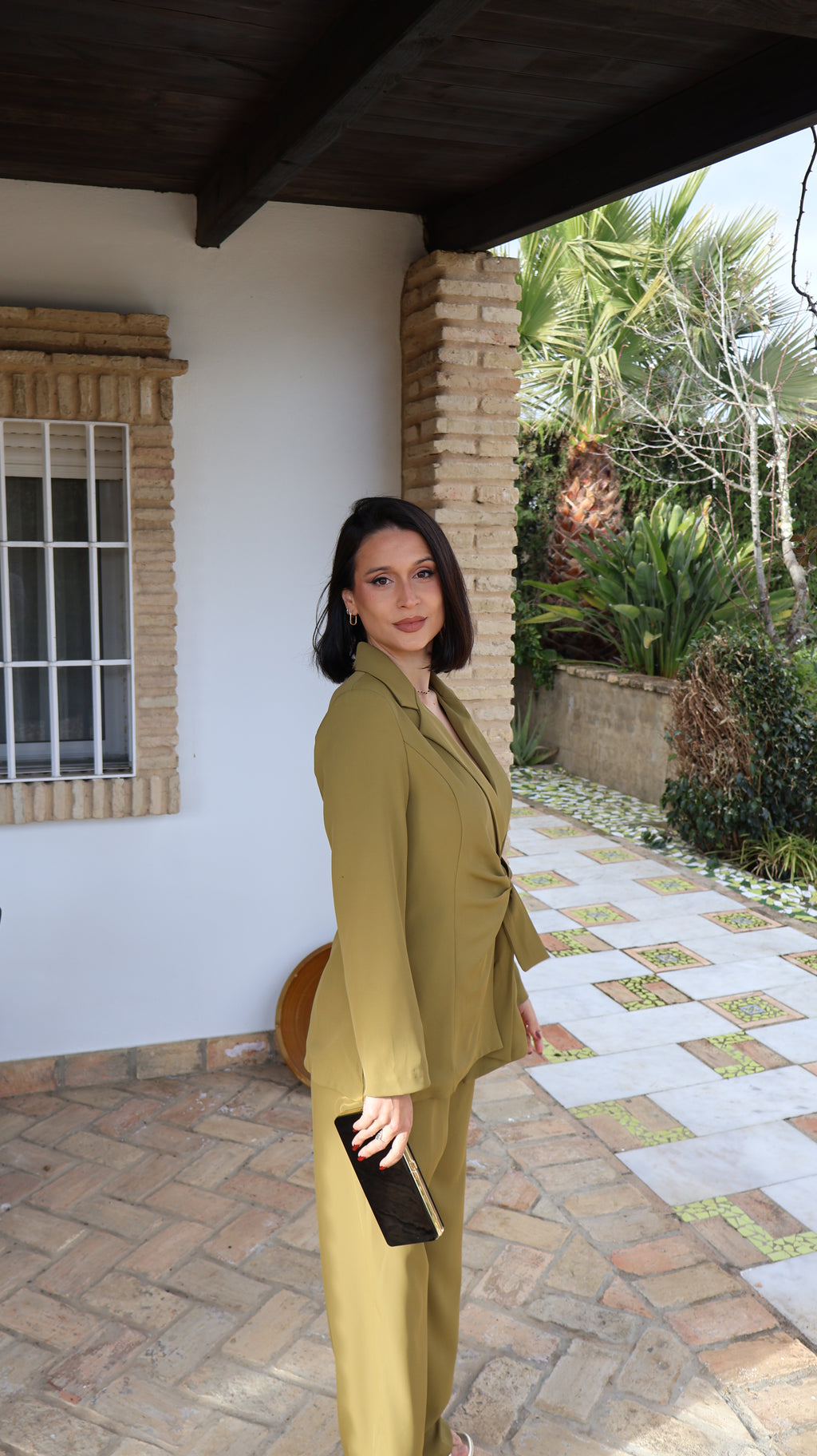 Traje verde oliva