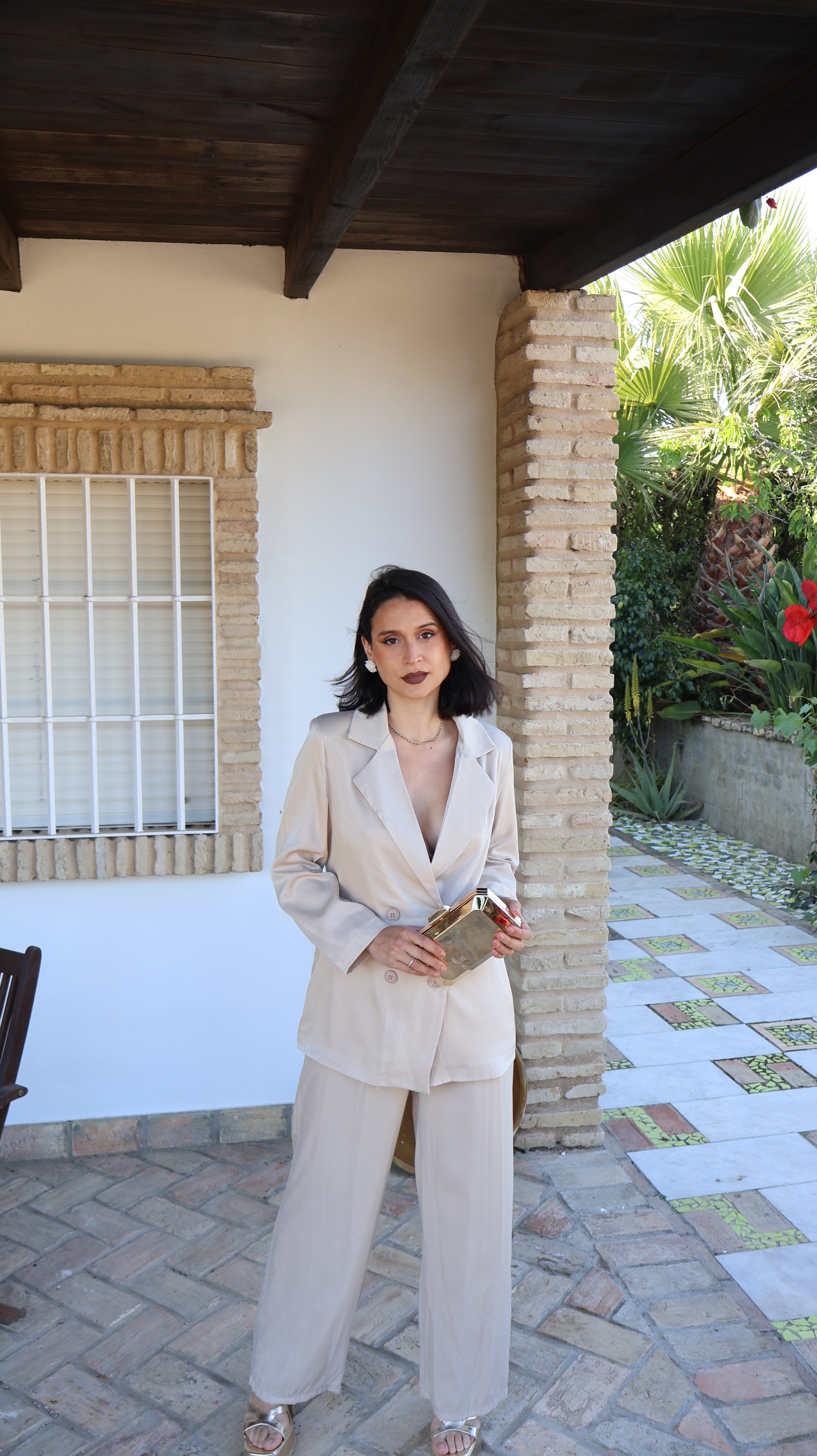 Traje beige tostado efecto seda