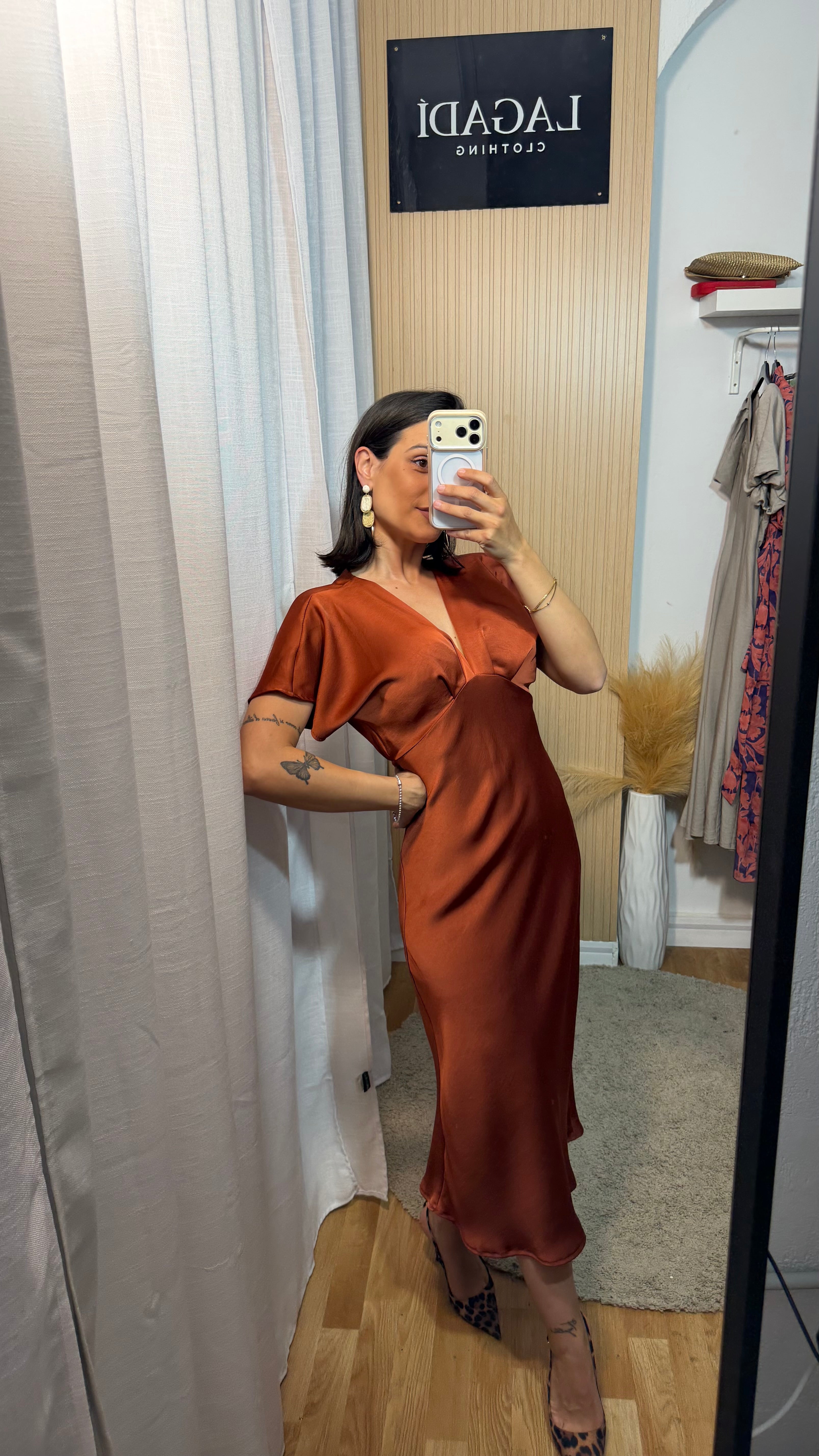 Vestido satinado teja