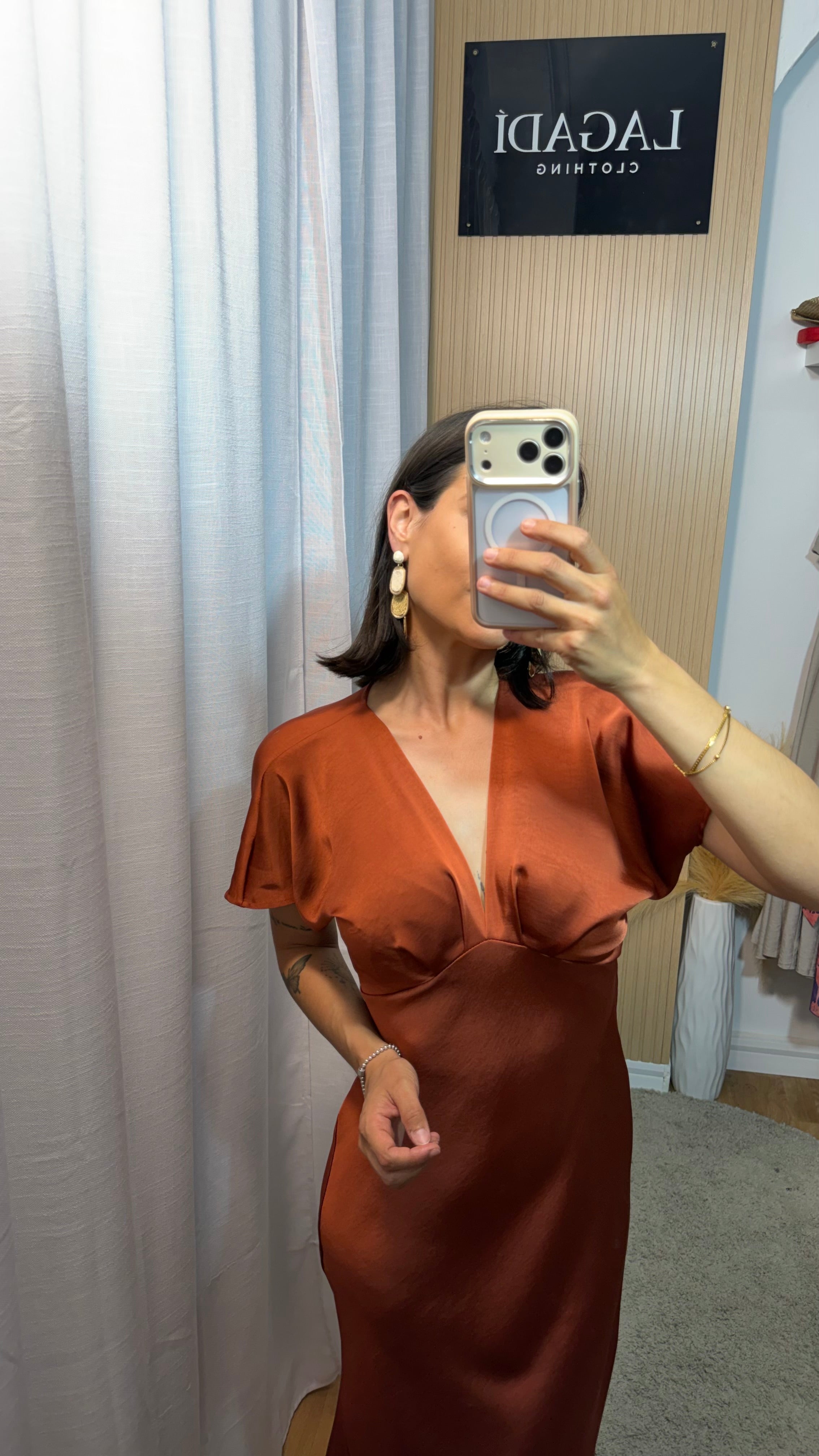 Vestido satinado teja