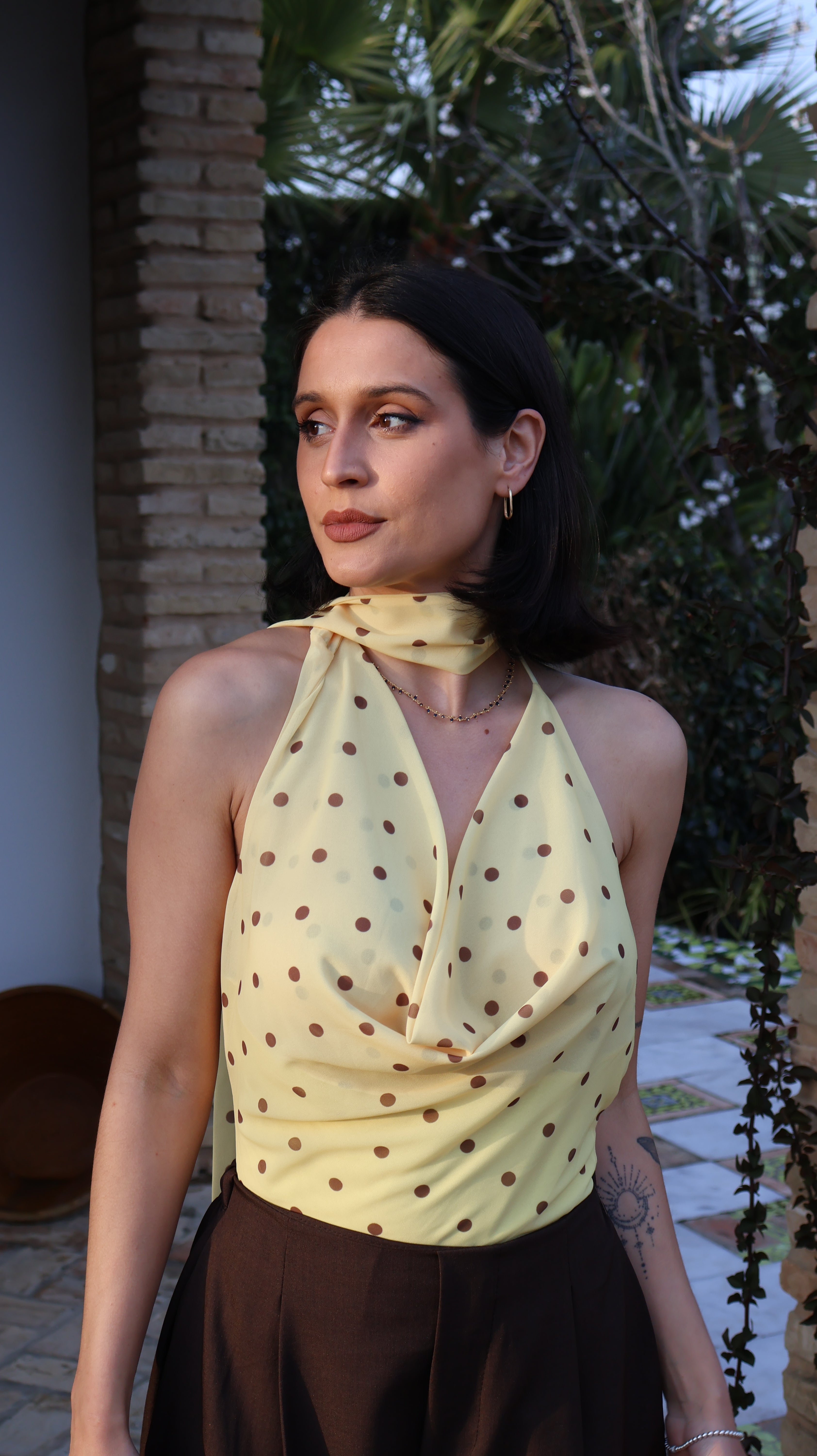 Top gasa lunar amarillo