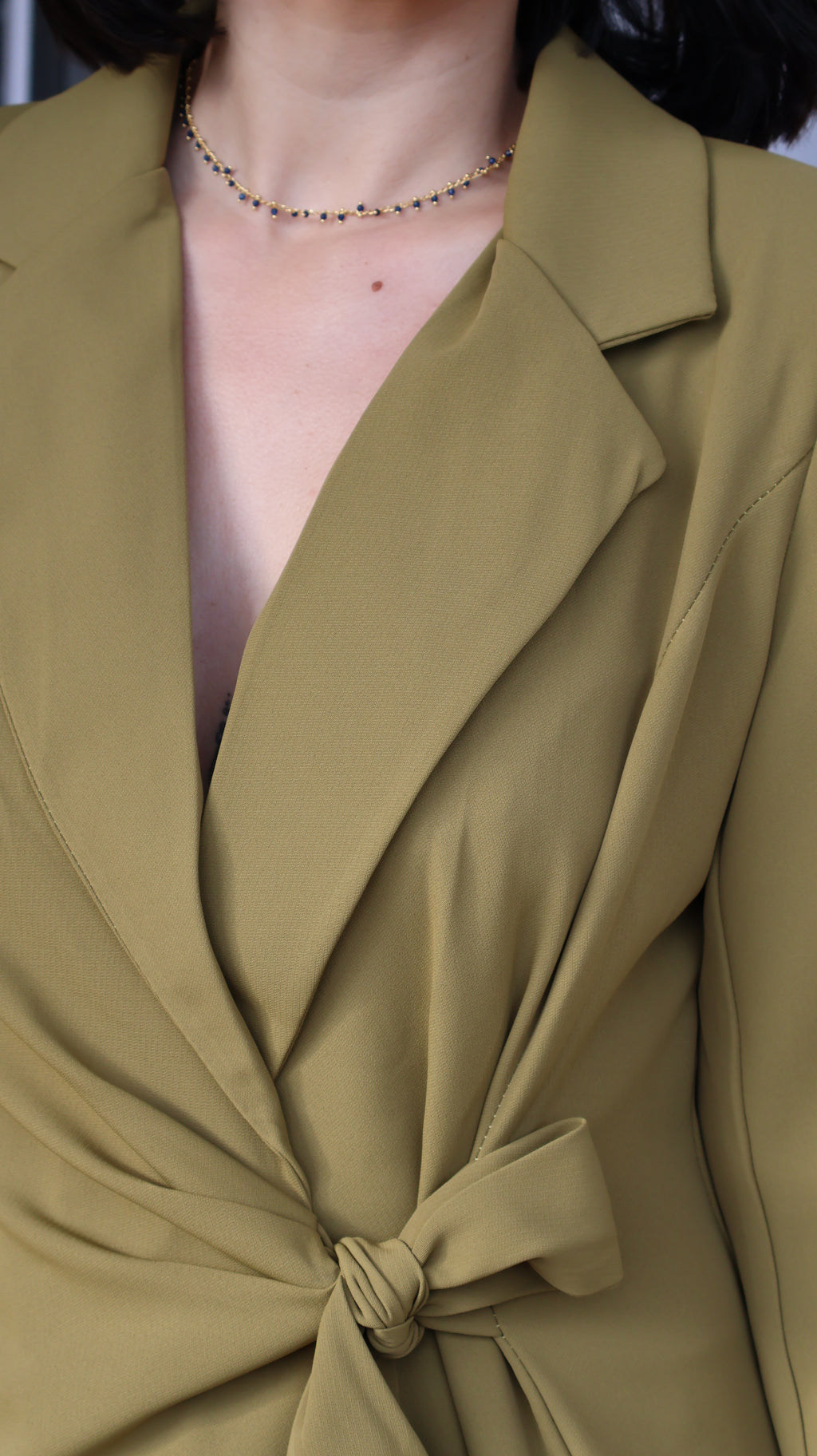 Traje verde oliva