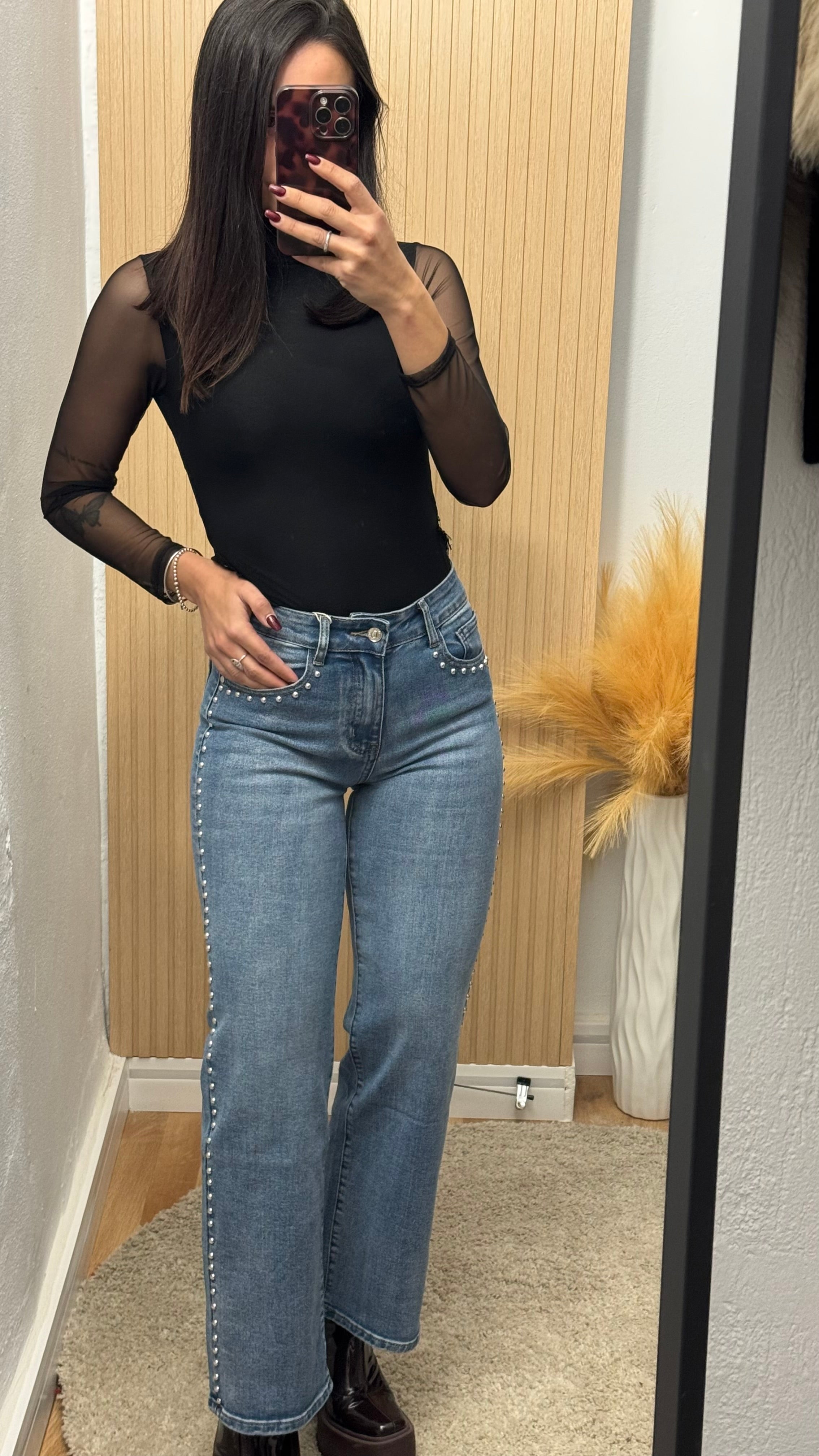 Vaquero tachuela lateral