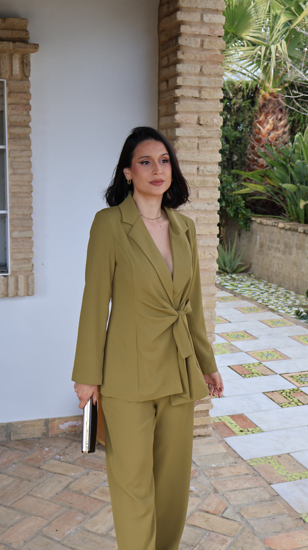 Traje verde oliva