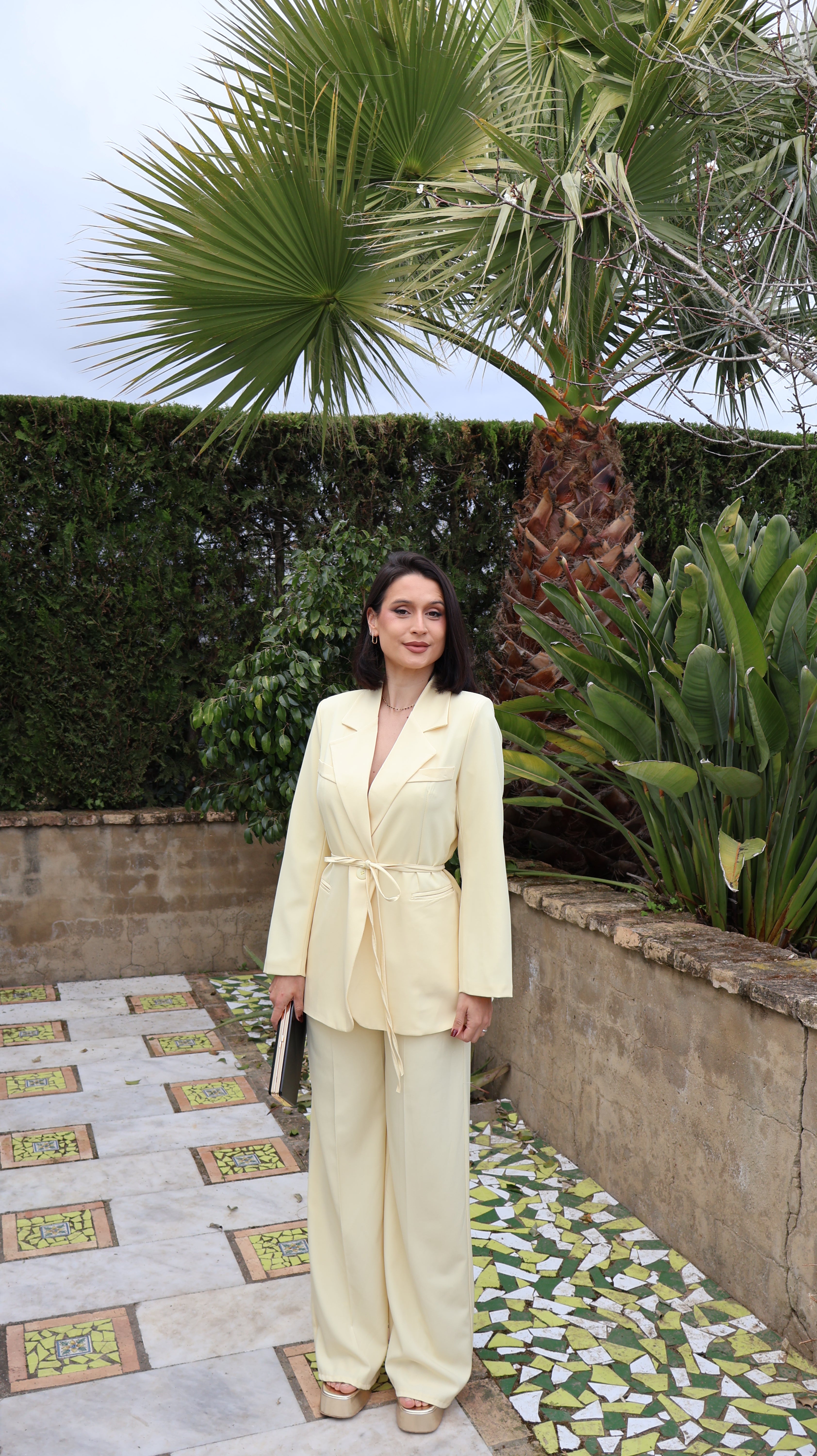 Traje mantequilla