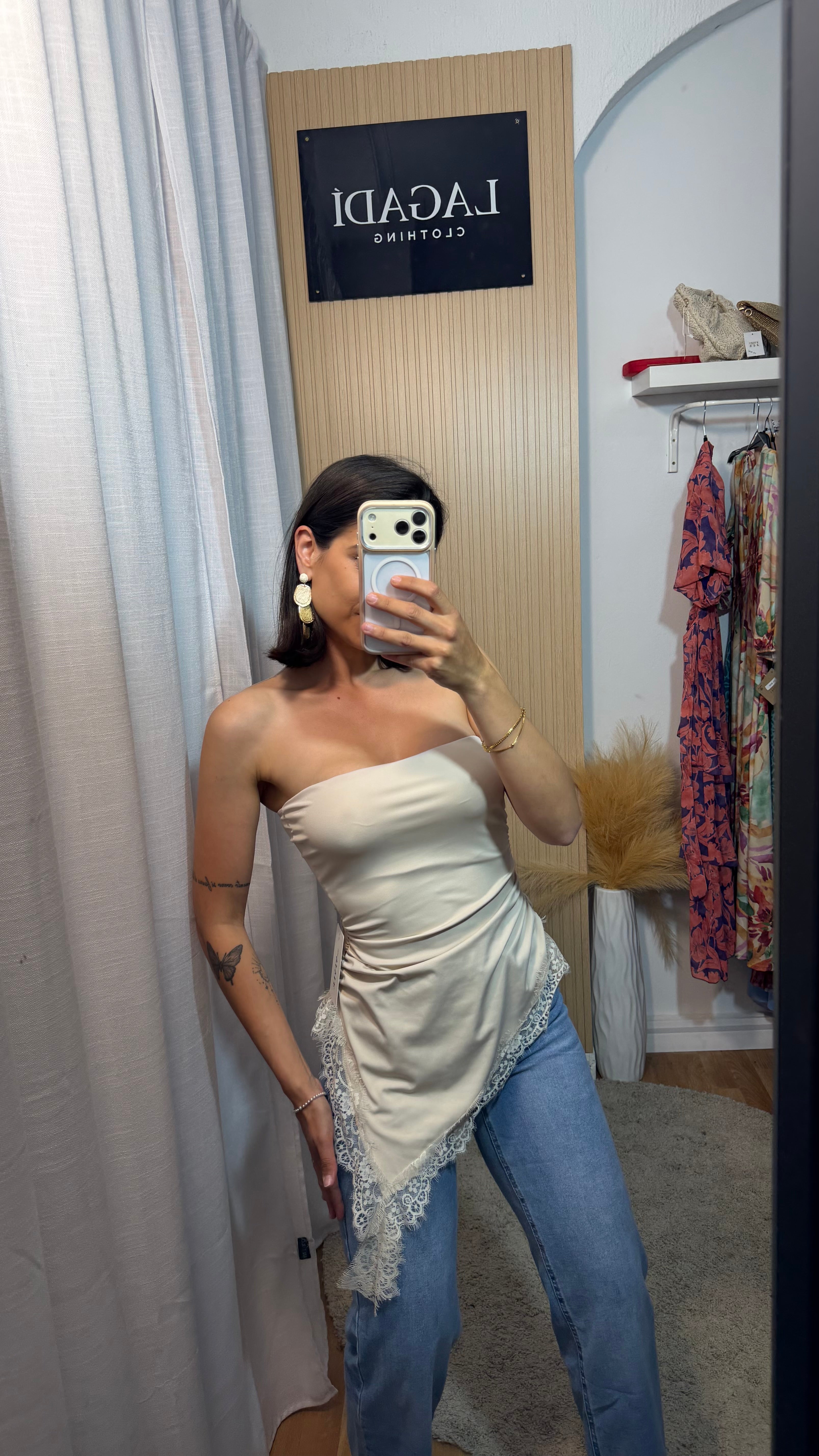 Top asimétrico beige