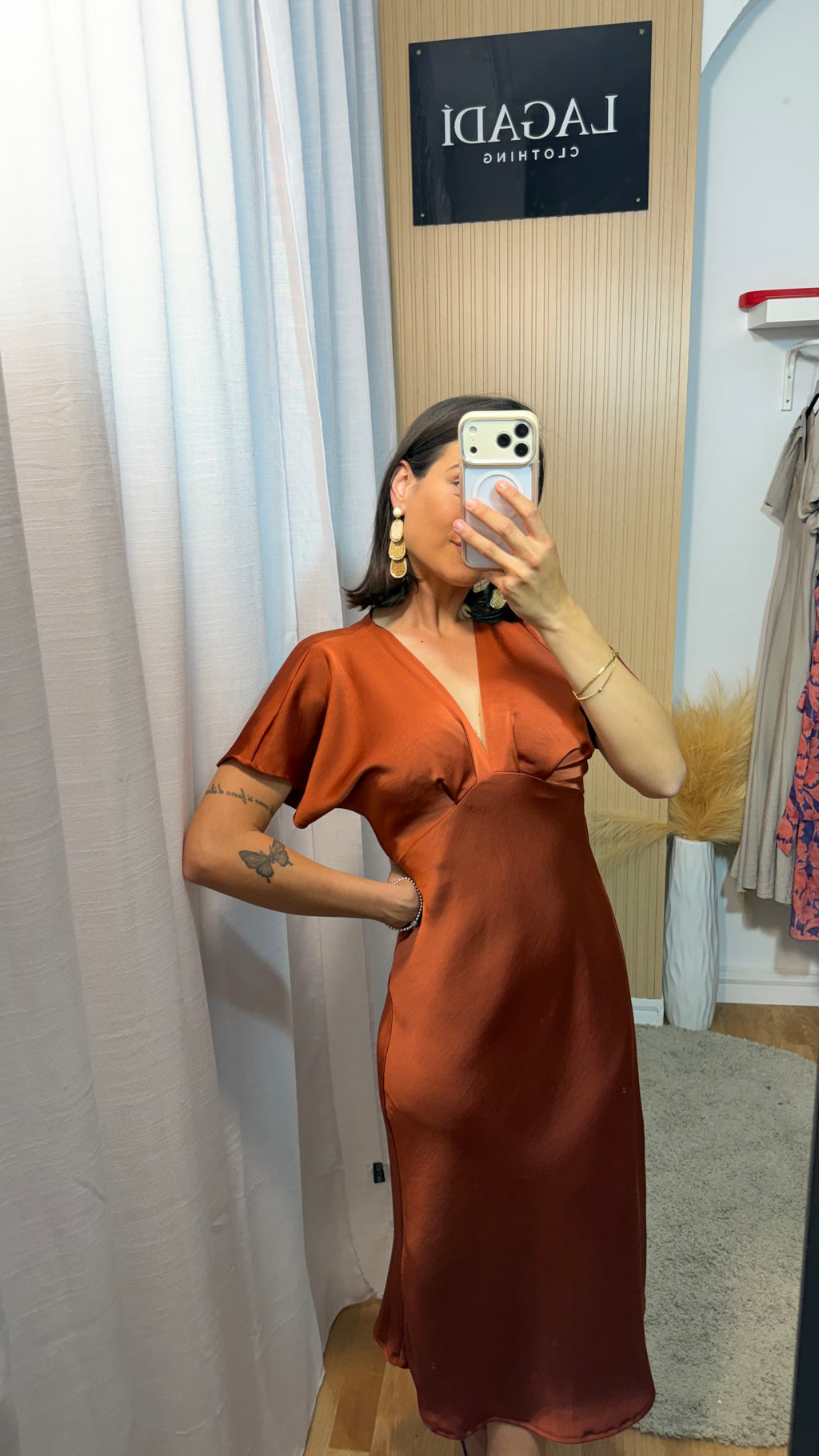 Vestido satinado teja