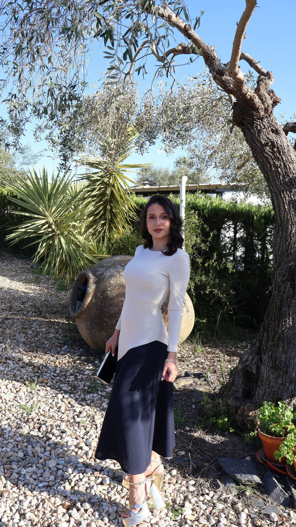 Vestido cascada beige