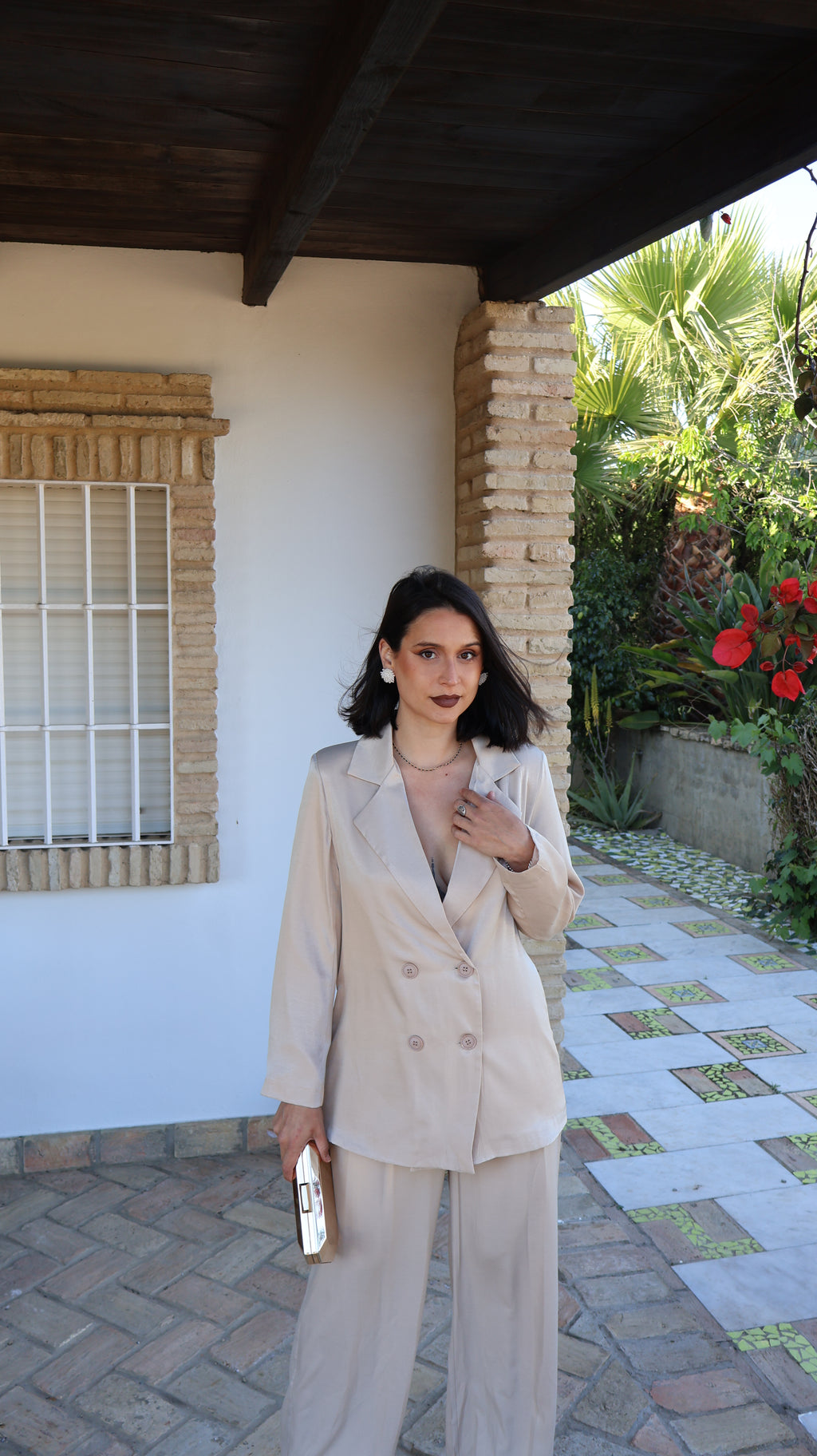Traje beige tostado efecto seda