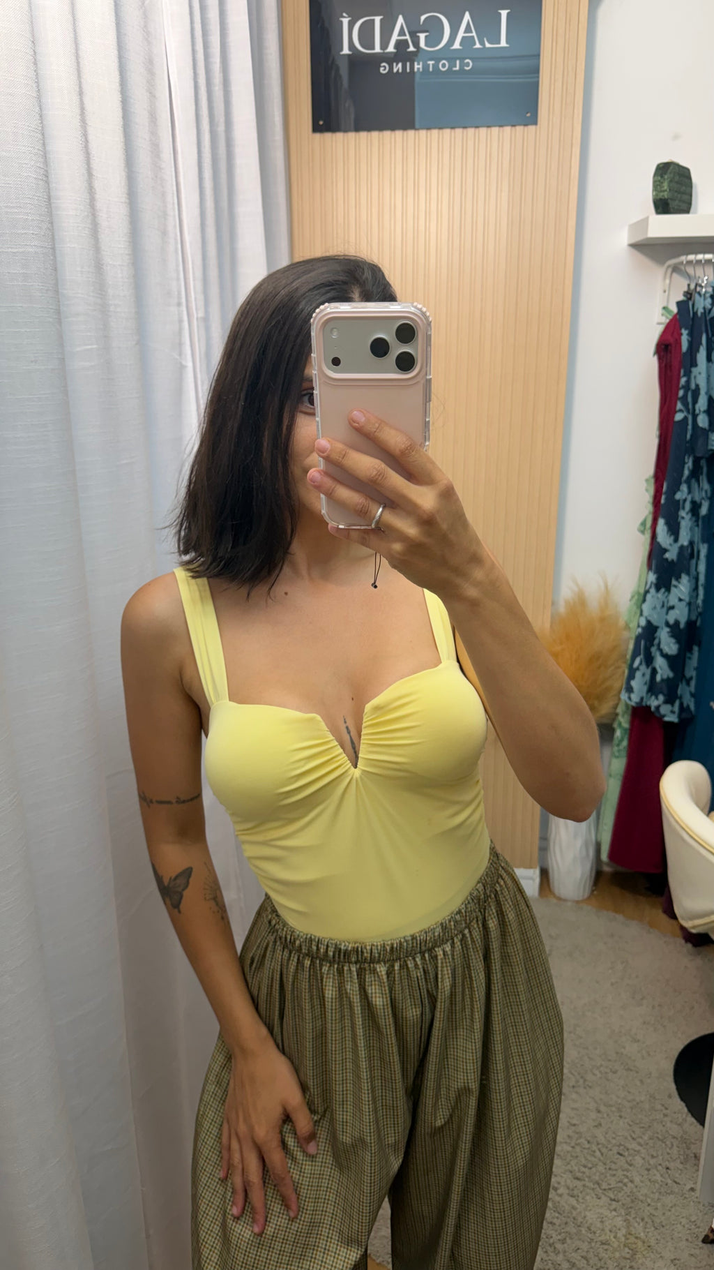 Body amarillo